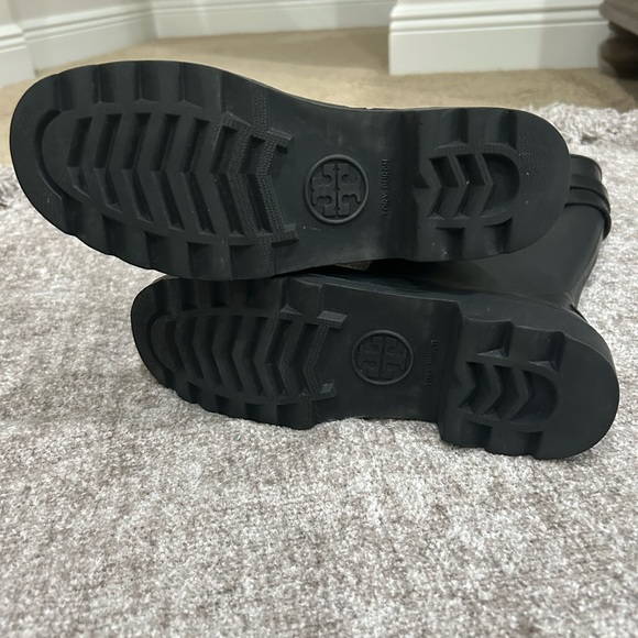 Tory Burch, knee-high rubber boots with gold hardware. Size 7 - Picture 7 of 11